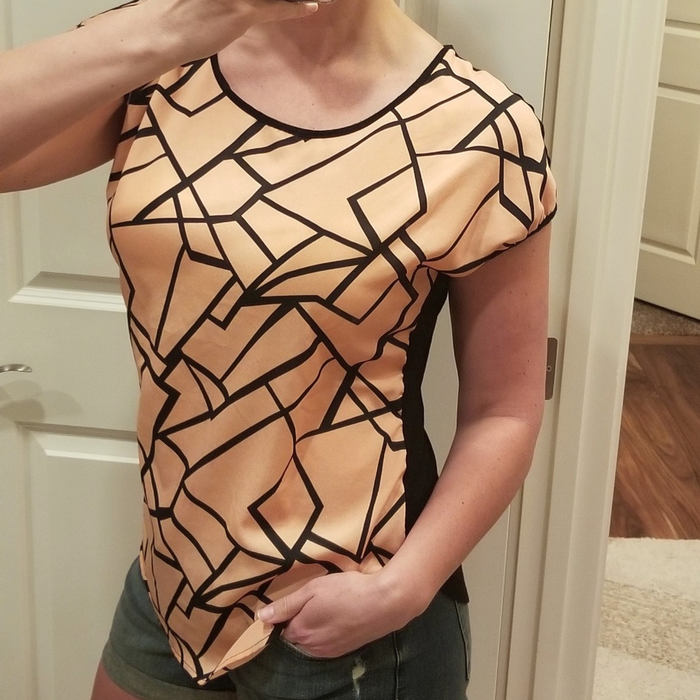 Abstract geometric short tunic-like top